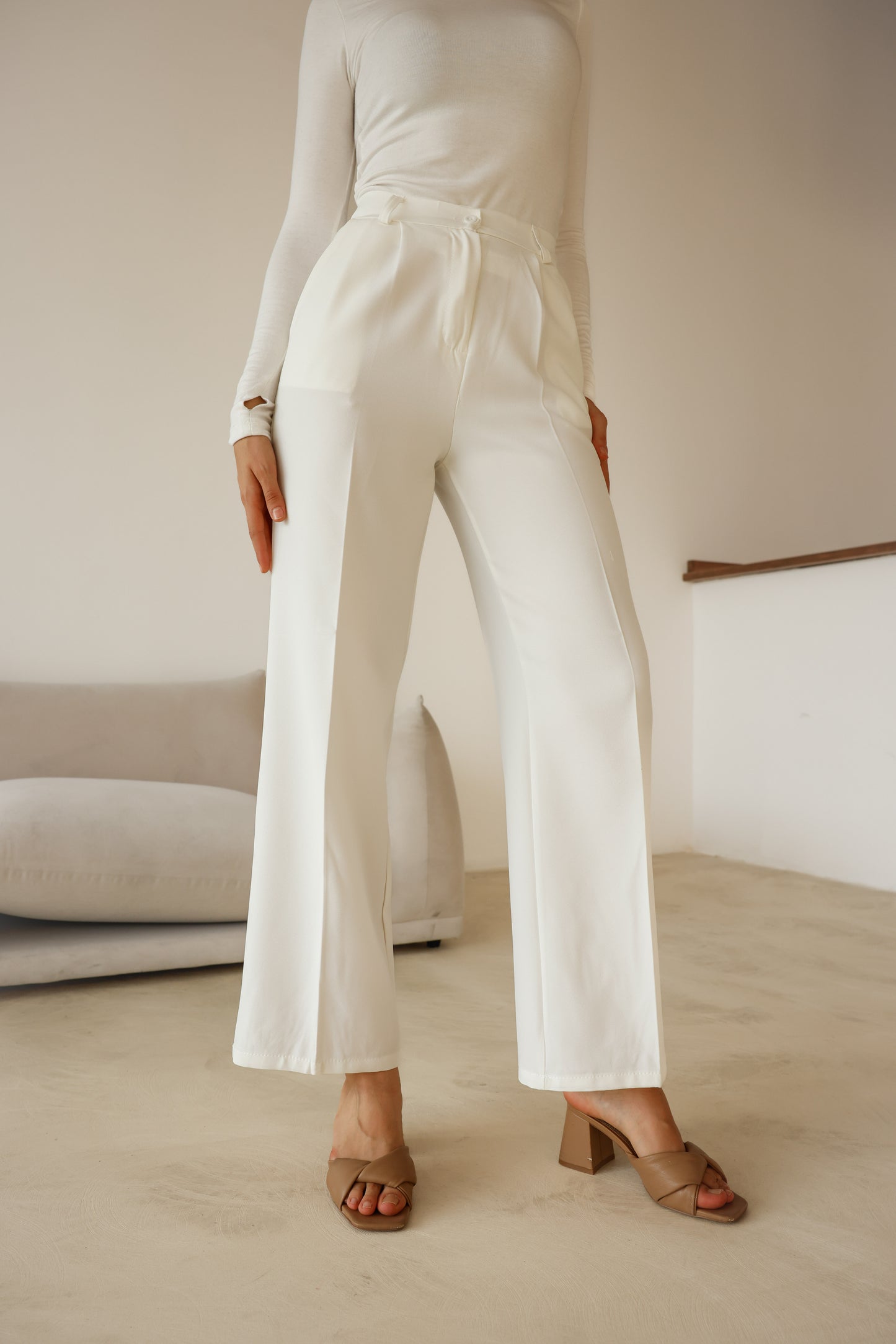 Yüksek Bel Keten Pantolon – Şık ve Dökümlü Tasarım