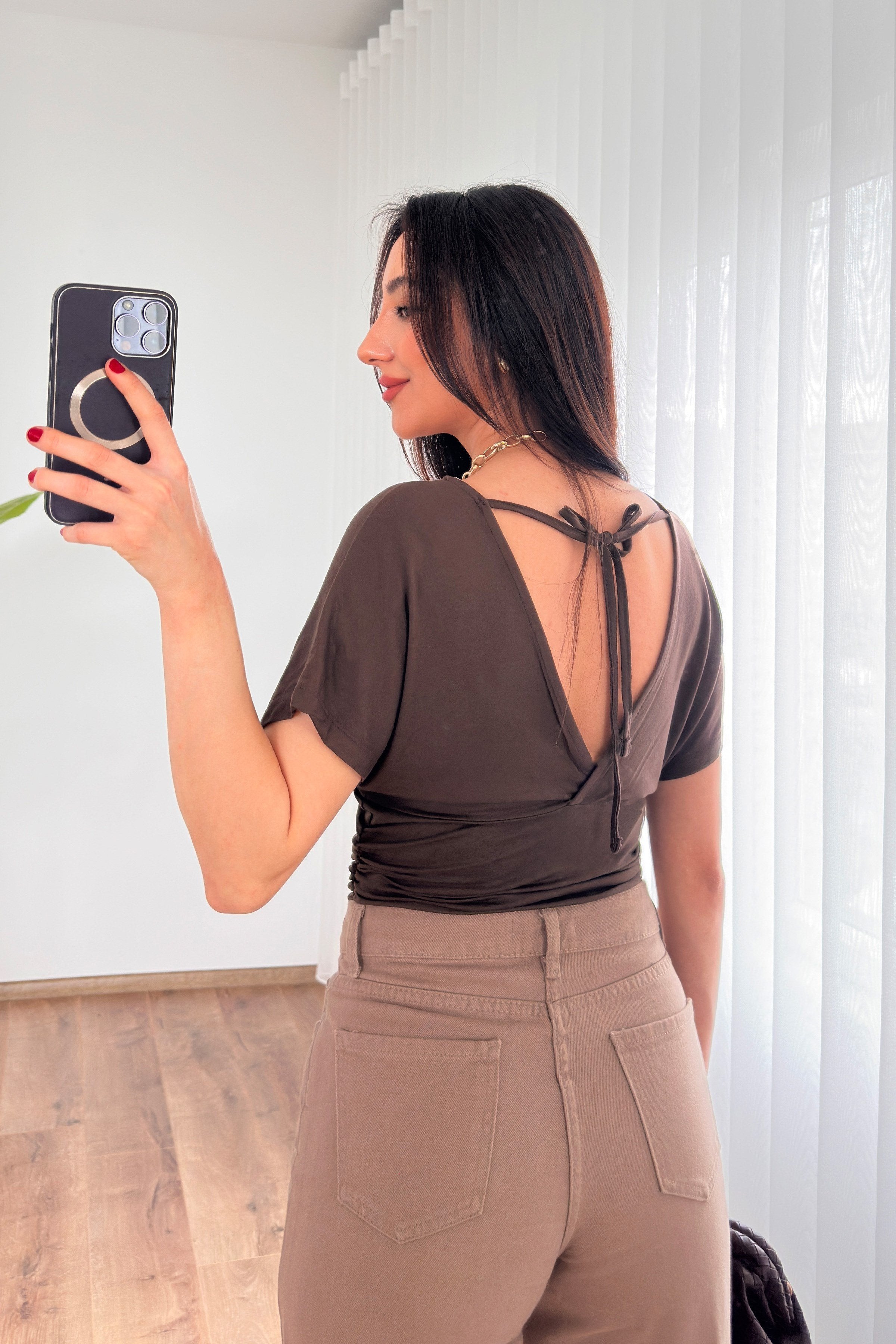 Özel Tasarım Dantel Detaylı Sırt Dekolteli Bluz