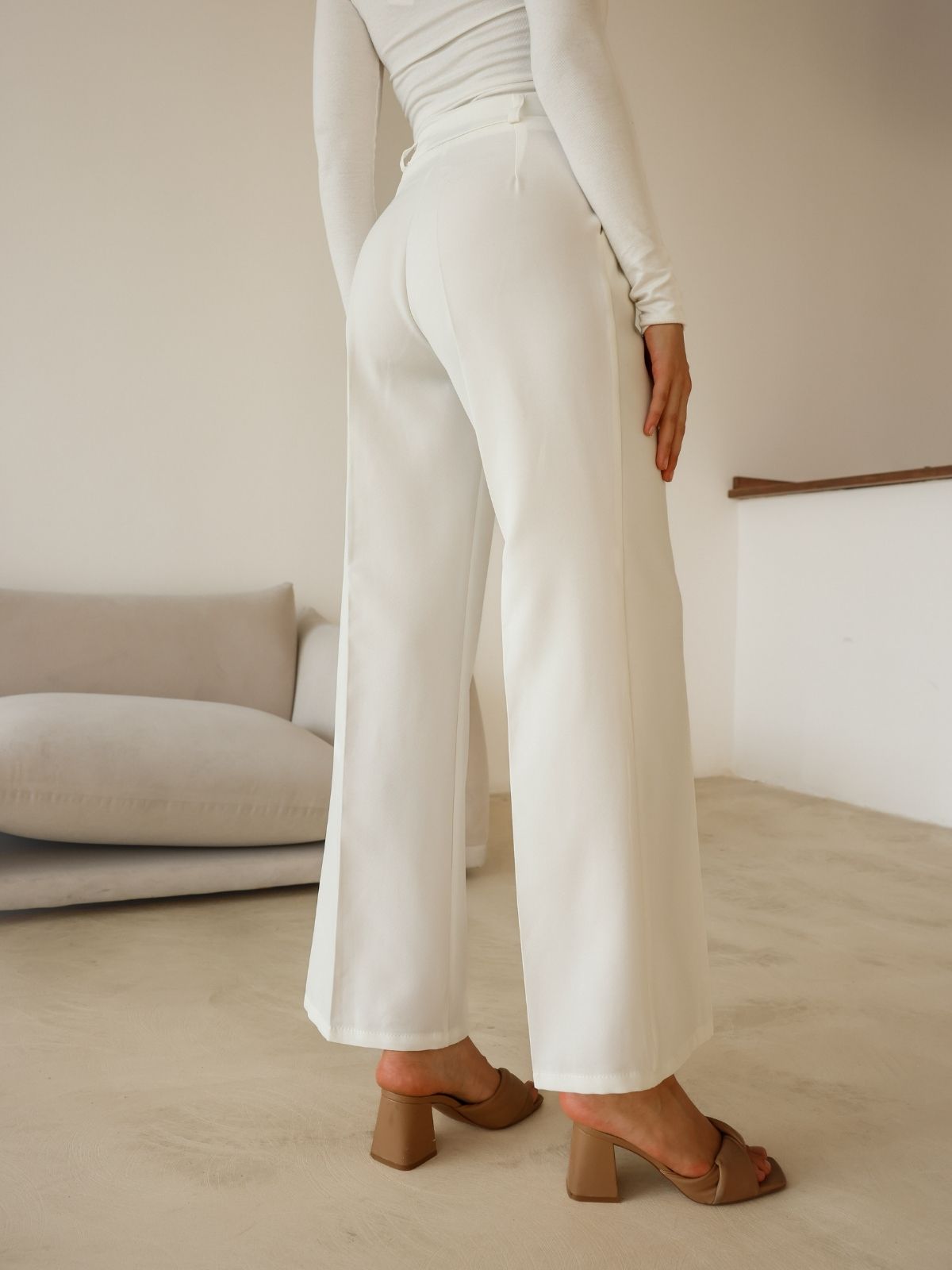 Yüksek Bel Keten Pantolon – Şık ve Dökümlü Tasarım