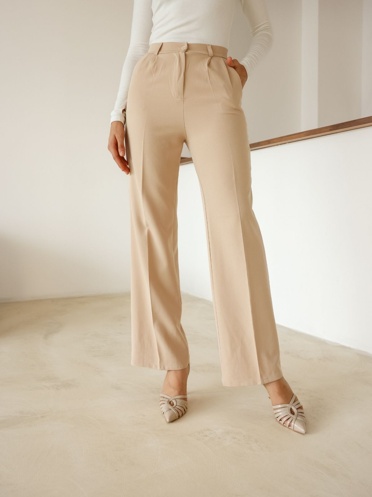 Yüksek Bel Keten Pantolon – Şık ve Dökümlü Tasarım