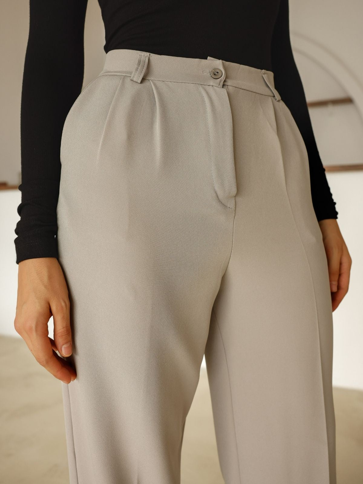 Yüksek Bel Keten Pantolon – Şık ve Dökümlü Tasarım