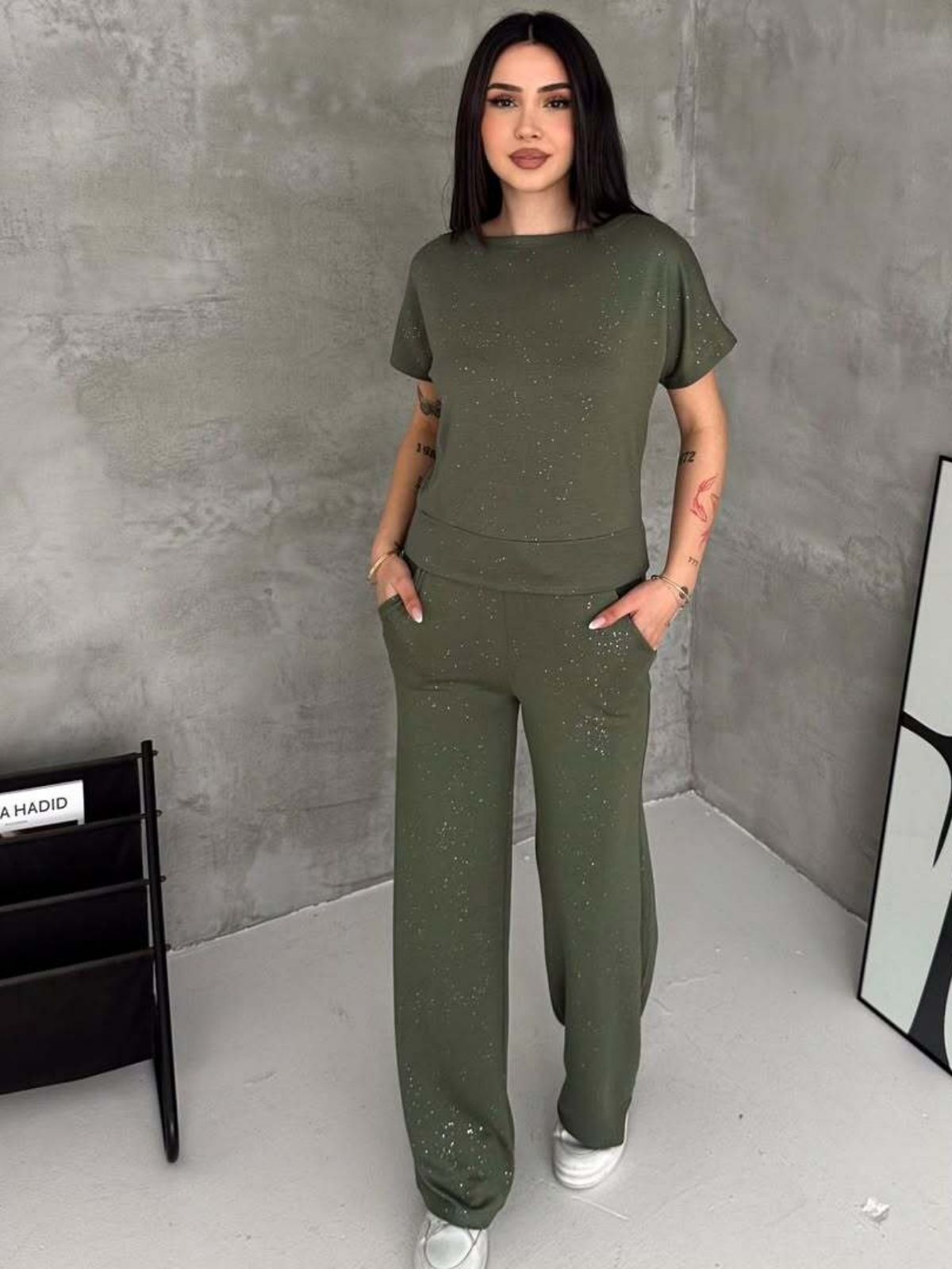 Simli Kayık Yaka Tişört  Geniş Paça Pantolon Takım