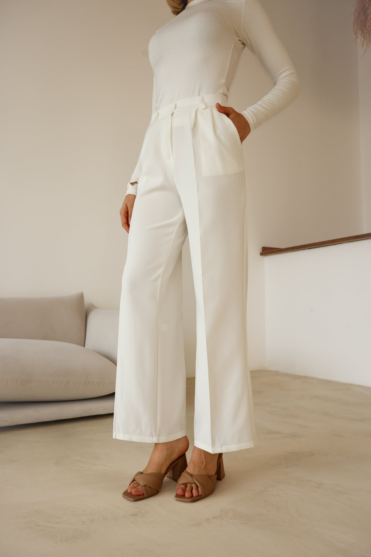 Yüksek Bel Keten Pantolon – Şık ve Dökümlü Tasarım