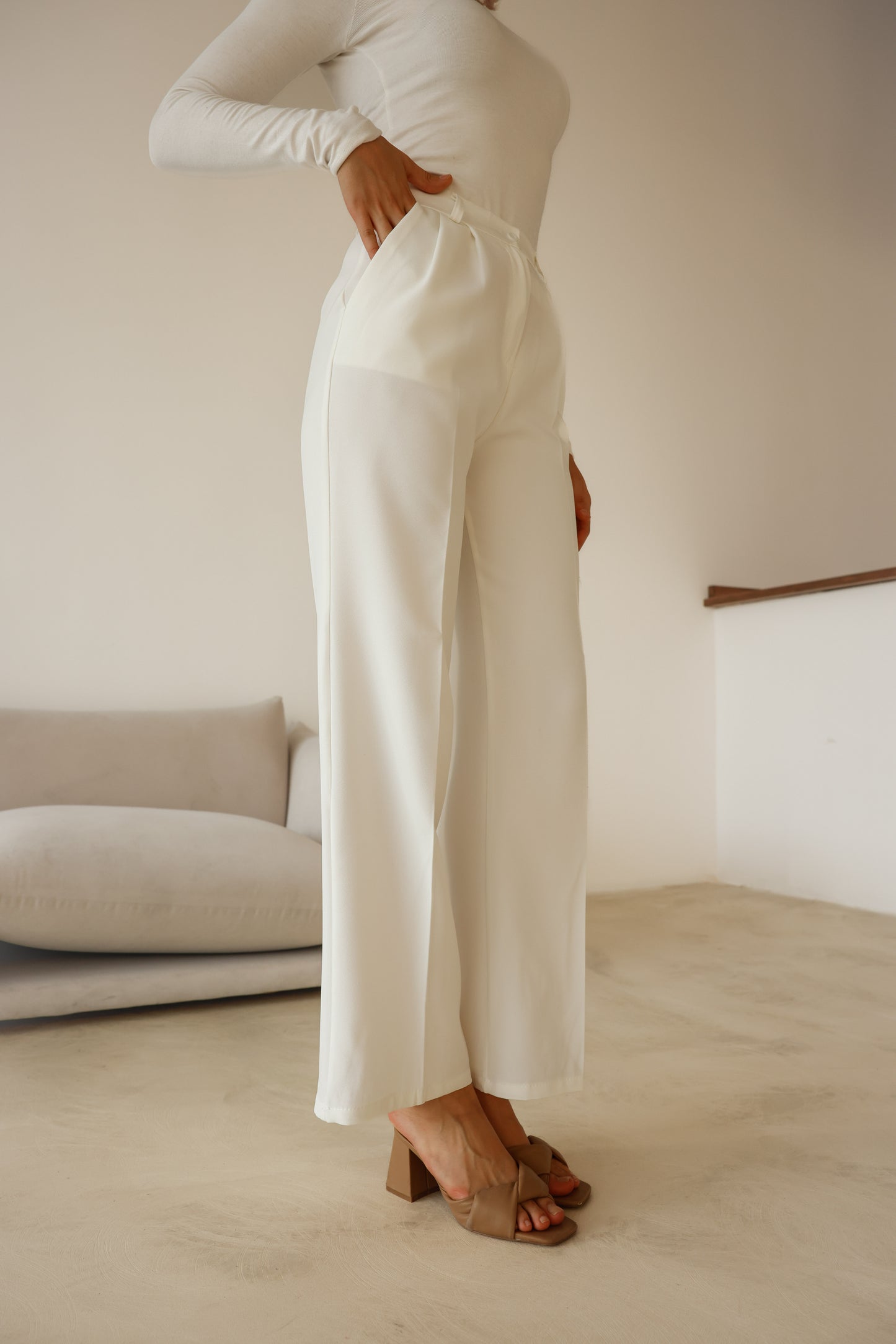 Yüksek Bel Keten Pantolon – Şık ve Dökümlü Tasarım