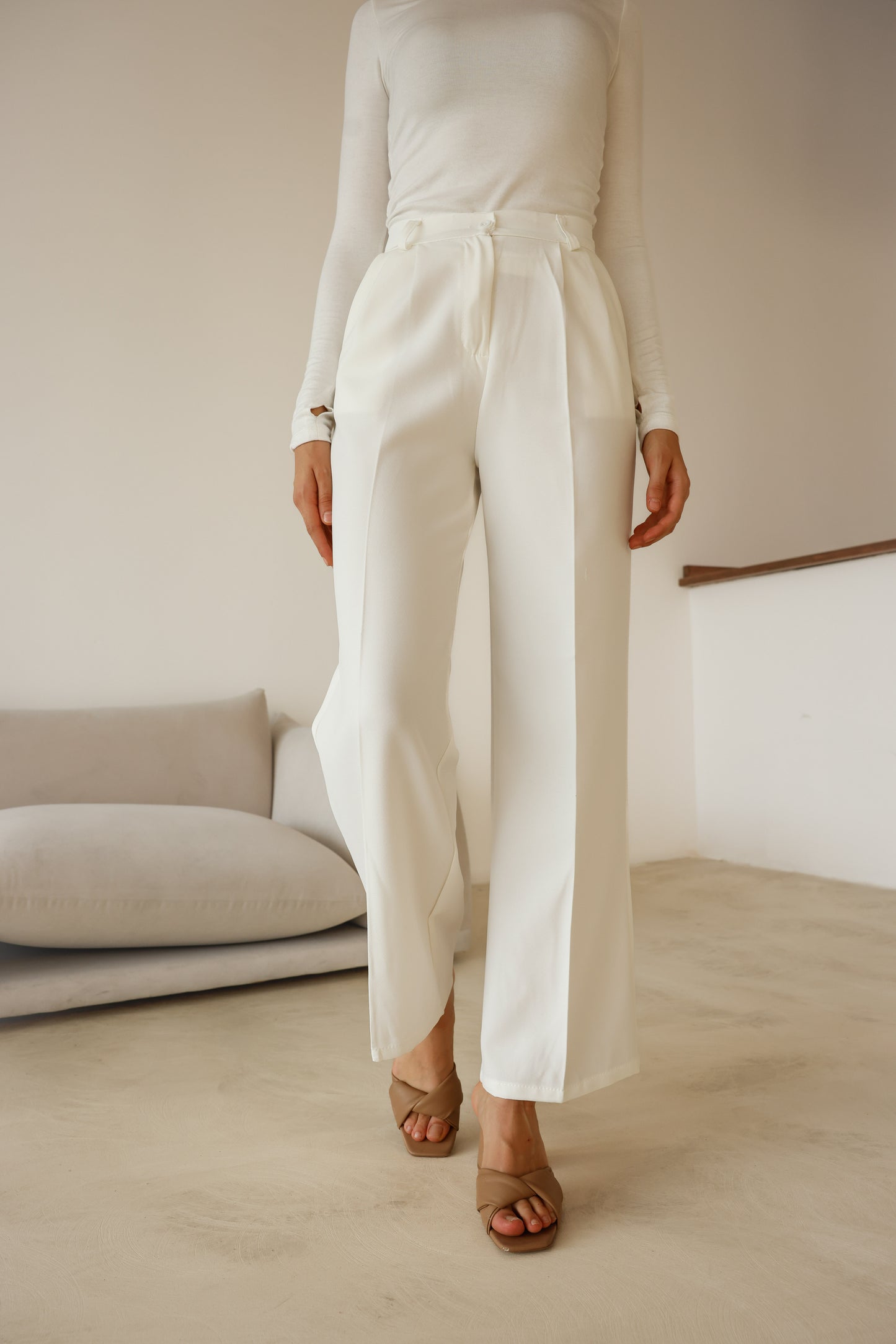 Yüksek Bel Keten Pantolon – Şık ve Dökümlü Tasarım