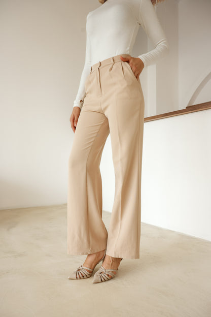 Yüksek Bel Keten Pantolon – Şık ve Dökümlü Tasarım