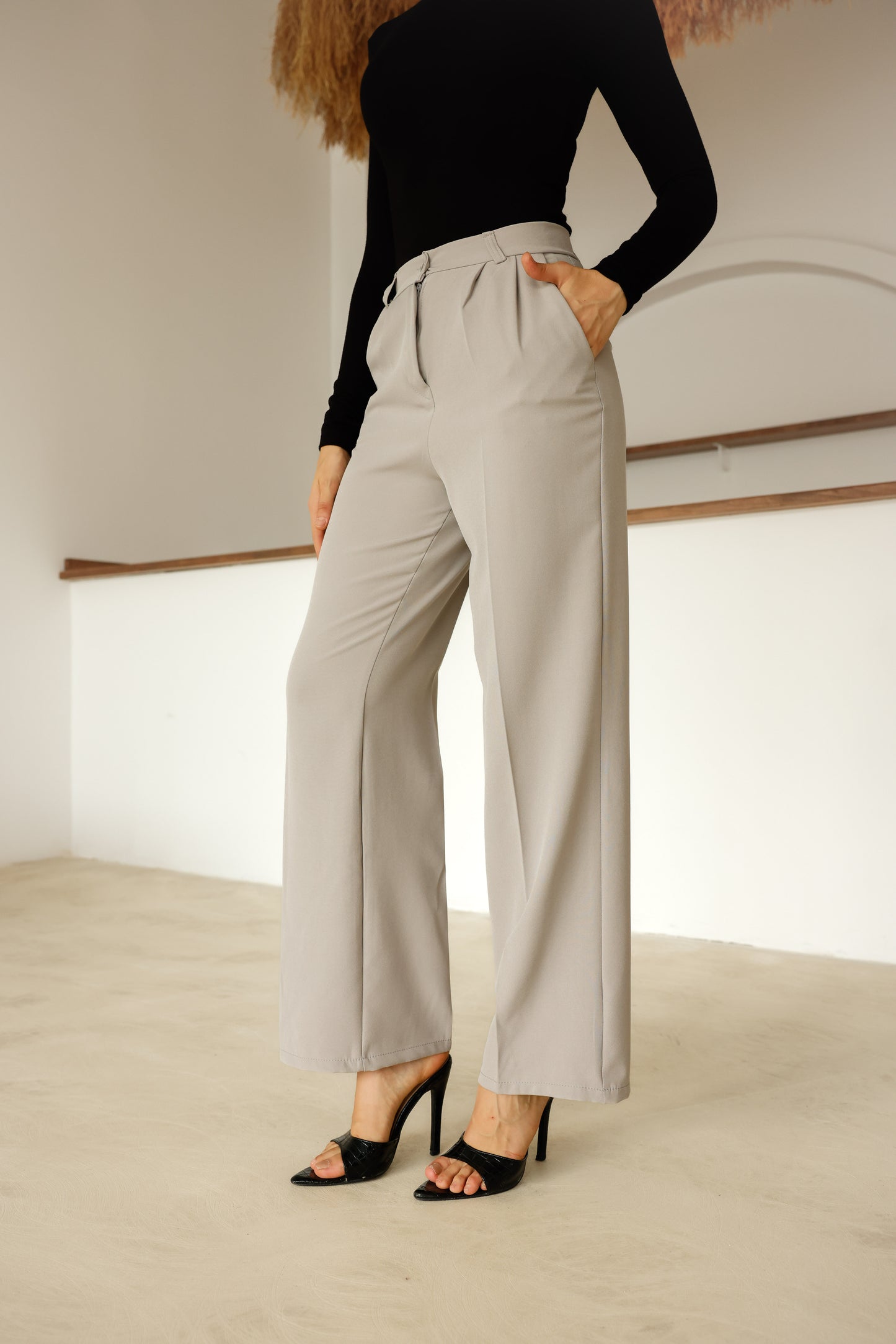 Yüksek Bel Keten Pantolon – Şık ve Dökümlü Tasarım